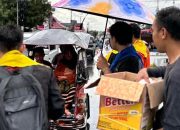 Semangat Berbagi, Mapala Mohuyula UMGO Salurkan Takjil ke Pengendara di Gorontalo